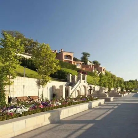 Апартаменти Cosy 1-bedroom In *